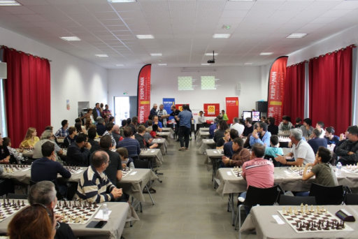 Vue d’ensemble avec les premières tables en fond